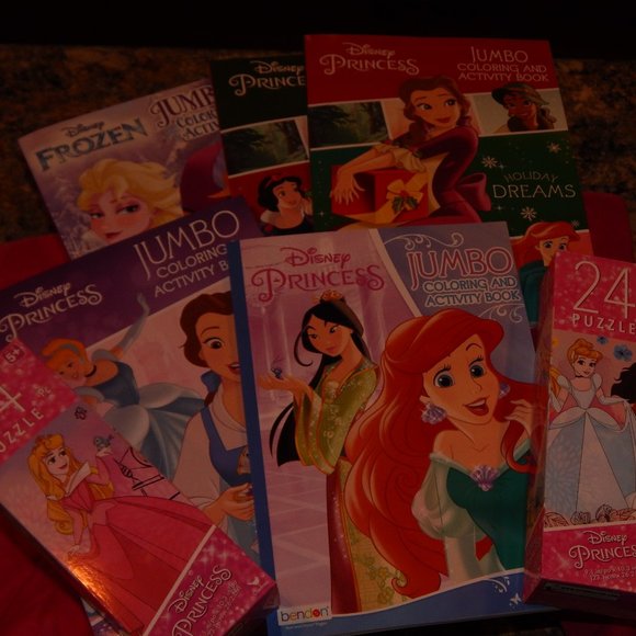 Disney Set 5 Pincess color books and 2 puzzles